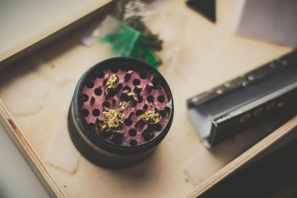 Comment utiliser un Grinder (moulin) de fleur de chanvre de cbd ?